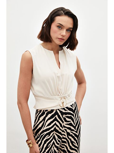 SATEEN Toka Detaylı Kolsuz Bluz - Bej - S000323423-19928