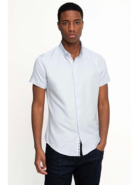 TUDORS Erkek Slim Fit Dar Kesim Kısa Kollu Pamuklu Oxford Doku Kolay Ütülenebilir Mavi Düğmeli Yaka Gömlek