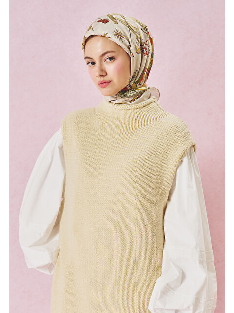 Fresh Scarfs Cream Faırytale Castle Desen Floş Viskon Eşarp