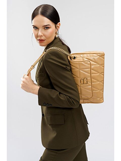 Lucky Bees Desenli Zincir Askılı Kadın El ve Omuz Çantası - S000114297-24196