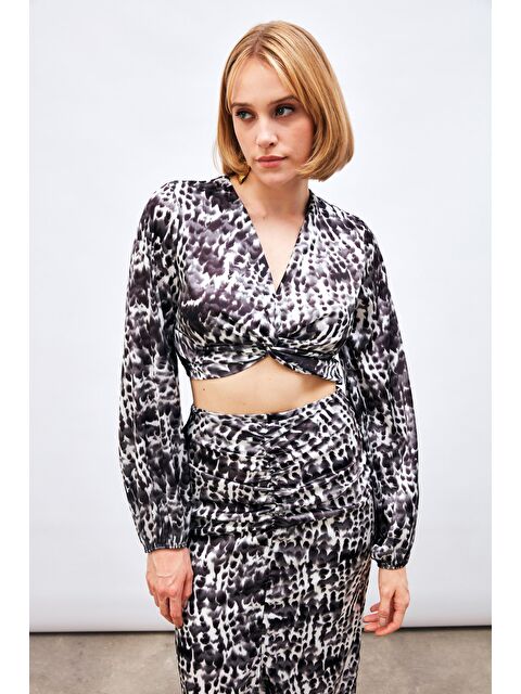 SATEEN Düğüm Detaylı Desenli Bluz - Siyah - S000323387-19351