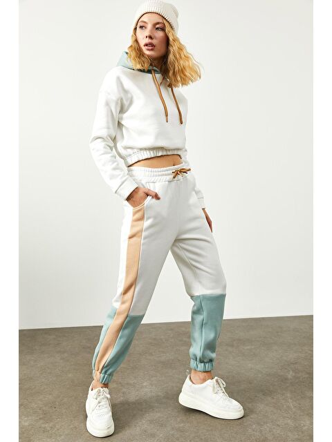 Xhan Beyaz Renk Detaylı Kapüşonlü Crop İkili Takım  2KXK8-45861-01 - S000030306-20063