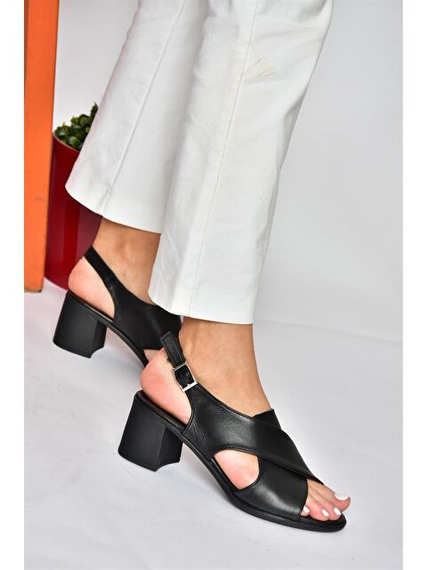 Fox Shoes P555450503 Siyah Hakiki Deri Kalın Topuklu Kadın Ayakkabı - S000044107-19351