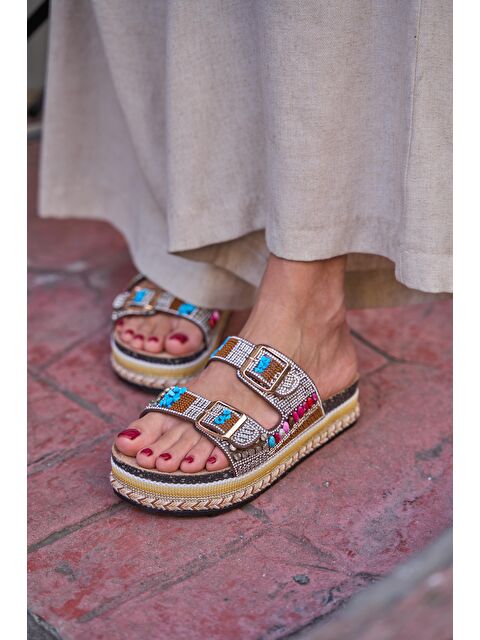 MADAMRA Taş Ve Boncuk Detaylı Tokalı Platform Terlik Taba - S000452311-37454