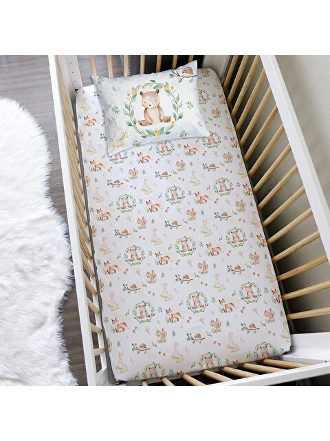 Evmila Ayı Ve Çelenk Desen Baskılı Bebek Boy Lastikli Çarşaf Seti Beyaz 60x120 cm - S000038016-23173