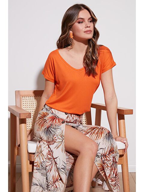 Lela V Yaka Rahat Kesim Tişört 5862000 - S000000394-20013