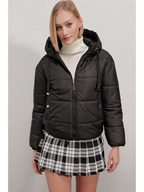 Hazelin Kadın Siyah Kapüşonlu Bel Büzgülü Şişme Mont HZL22W-BD151171 - S000030278-19351