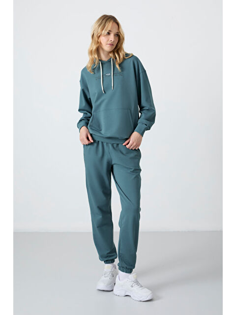 Tommylife Orman Yeşili Kapüşonlu Kanguru Cep Oversize Lastik Paça Kadın Eşofman Takımı   95288 - S000085522-20662