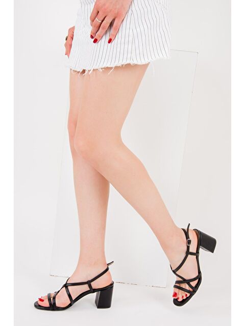 Fox Shoes Siyah Kadın Topuklu Ayakkabı F654028009 - S000042522-19351