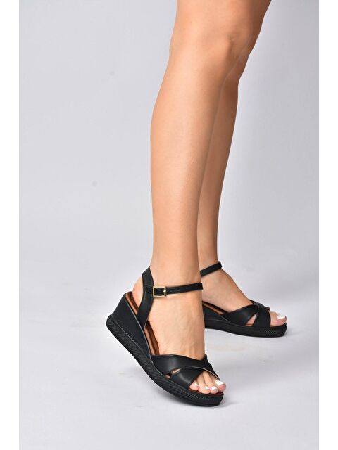 Fox Shoes K674305009 Siyah Dolgu Taban Kadın Topuklu Sandalet - S000051761-19351
