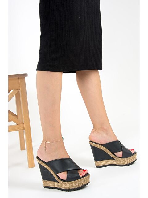 Fox Shoes F674072009 Siyah Kadın Terlik - S000051762-19351