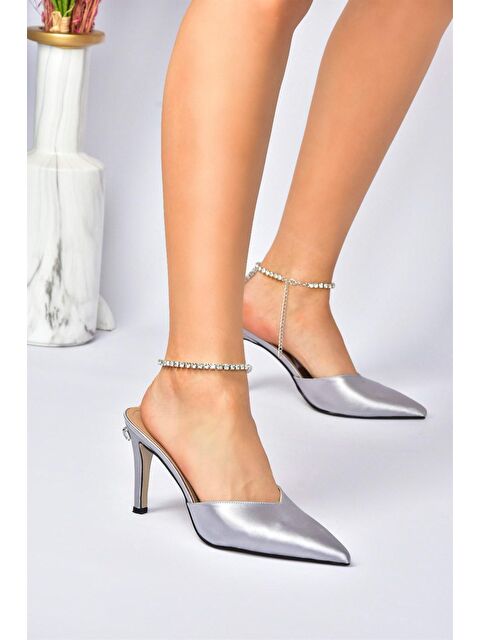 Fox Shoes Gümüş Saten Kumaş Taş Tokalı Topuklu Ayakkabı M404010904 - S000043952-18105