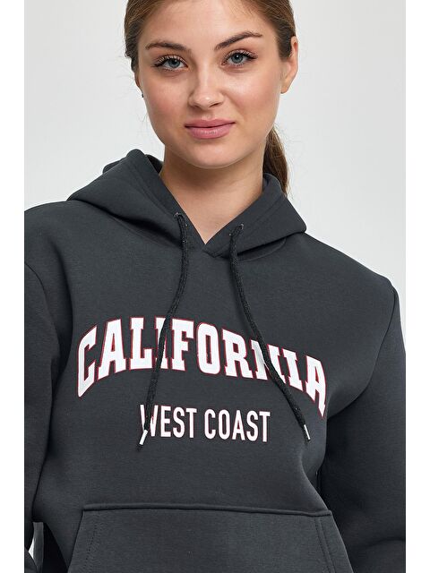 Süperlife Kadın Kapüşonlu Rahat Kalıp İçi Polarlı 3 iplik Kanguru Cepli Californıa West Baskılı Swetashırt - S000064771-17308