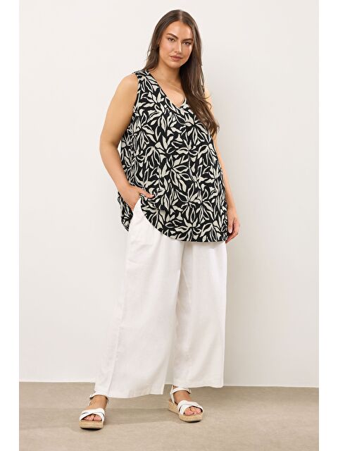 Stil Diva Büyük Beden V Yaka Sıfır Kol Çiçek Desenli Asimetrik Kesim T-shirt 616294 - S000427826-19351