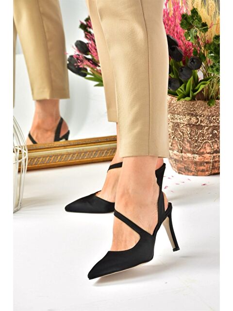 Fox Shoes Siyah Saten Kumaş Sivri Burun Kadın Topuklu Ayakkabı K404910804 - S000044339-19351