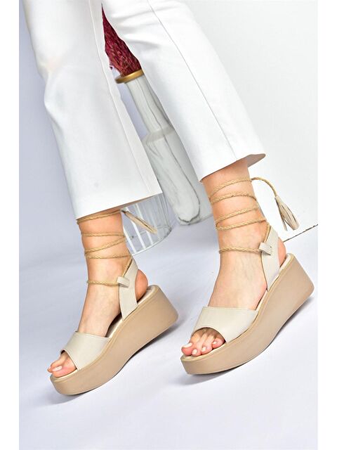 Fox Shoes Ten Kalın Tabanlı Bilekten Bağlamalı Kadın Sandalet M996180409 - S000044365-26407
