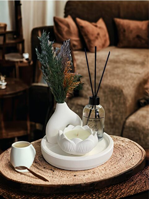 Havalı Tasarım Beyaz Renk Özel Tasarım Oda Kokulu Ve Vazolu , Lotus Model Mum Standlı Aksesuar Seti - S000168114-19