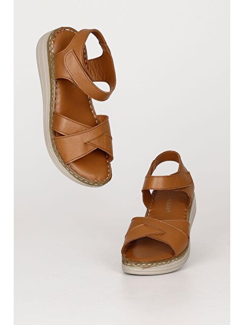 GÖNDERİ(R) Hakiki Deri Dolgu Taban Kadın Sandalet 42235