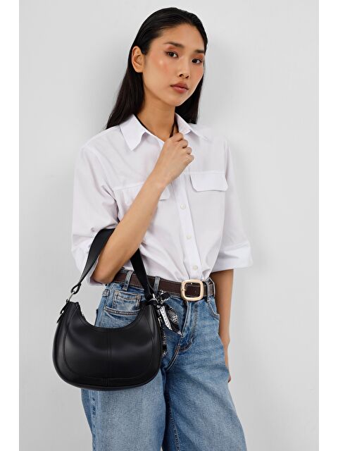 Shulebags Caldera Fular Detaylı Baget Çanta Siyah