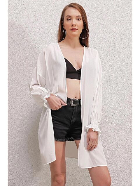 Hazelin Kadın Beyaz Kolu Fırfır Detaylı Lastikli Salaş Kimono HZL23S-BD158821 - S000030399-20063