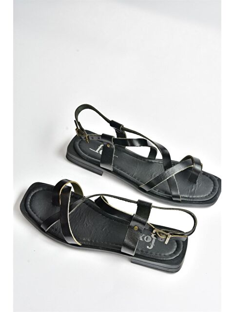 Fox Shoes Siyah Hakiki Deri Parmak Arası Kadın Sandalet M291841203 - S000044228-19351