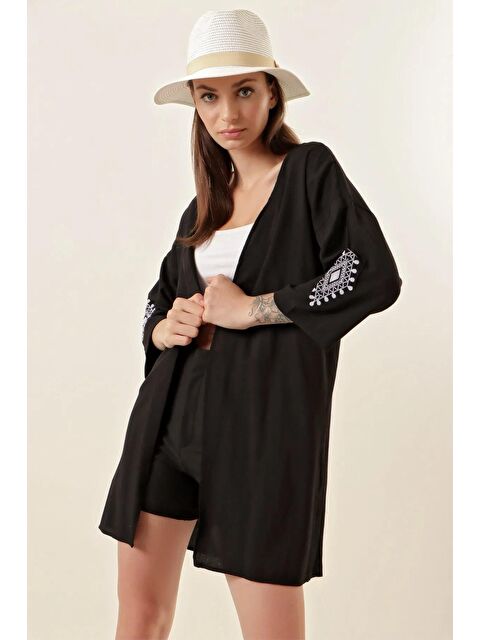 Hazelin Kadın Siyah Kolu Nakışlı Midi Kimono HZL22S-BD158771 - S000030404-19351
