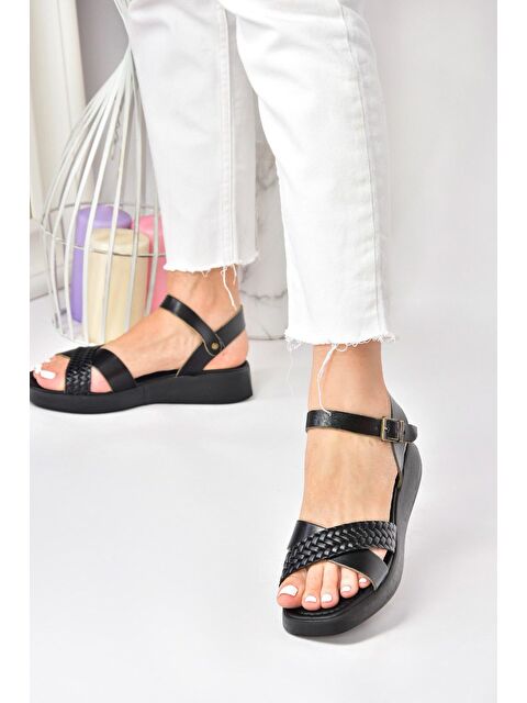 Fox Shoes Siyah Hakiki Deri Çapraz Bantlı Günlük Kadın Sandalet M291031503 - S000044425-19351