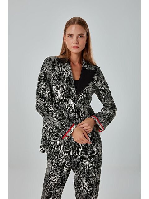 Mizalle Özel Desenli Jakarlı Siyah Ceket - S000050692-19351