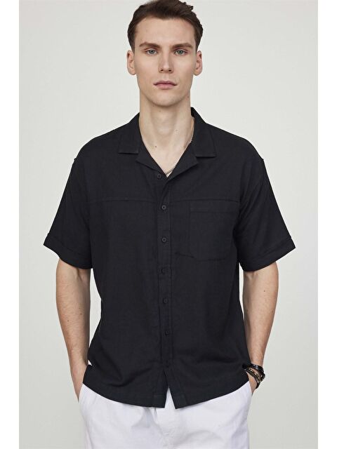 TUDORS Relax Fit Yandan Yırtmaçlı Apaj Yaka Keten Efekt Siyah Gömlek - S000026008-19351