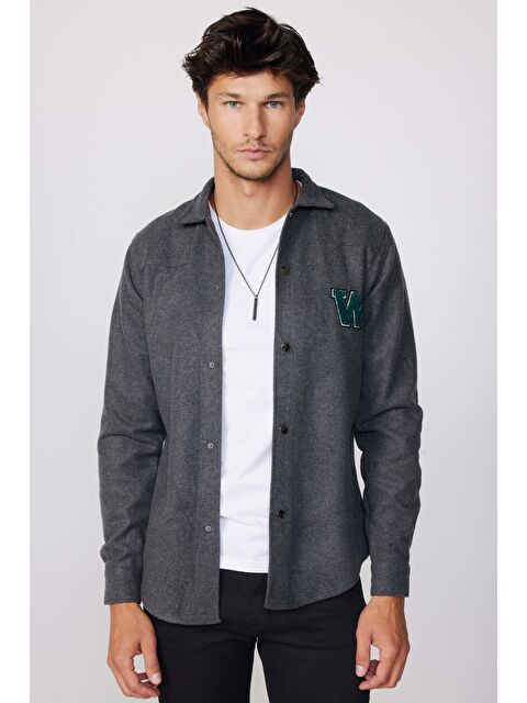 TUDORS Slim Fit Kaşe Çıtçıtlı Armalı Düz Oduncu Erkek Gömlek