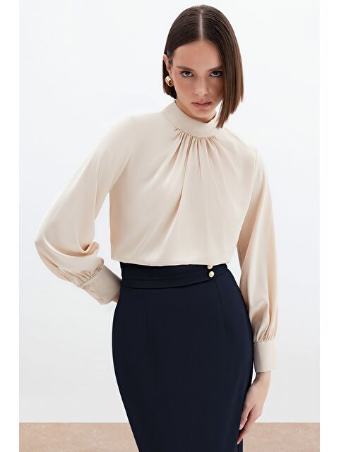 SATEEN Yaka Detaylı Saten Bluz - Bej