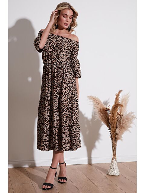 Lela Çiçekli Carmen Yaka Truvakar Kol Midi Elbise 5863718 - S000001463-19413