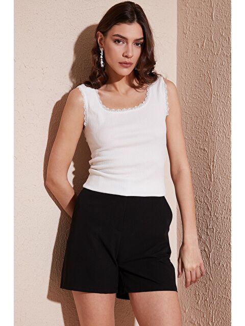 Lela Slim Fit Kalın Askılı Dantelli Kare Yaka Bürümcük Kadın Atlet 5864979 - S000008681-19965