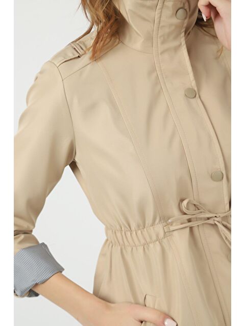 Comstar Kadın Beli Büzgülü Kısa Düz Desenli Trençkot - S000185531-19928