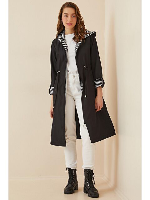 Hazelin Kadın Siyah Beli Büzgülü Kapüşonlu Uzun Trençkot HZL22W-BD190911 - S000040347-19351