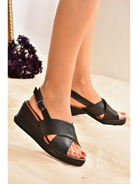 Fox Shoes K674305209 Siyah Dolgu Taban Kadın Ayakkabı - S000052197-19351