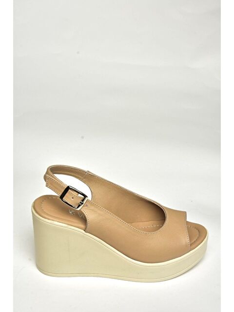 Fox Shoes U5552250 Bej Kadın Dolgu Topuklu Ayakkabı