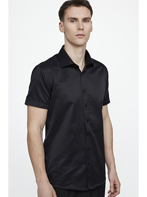 TUDORS Dar Kesim Kısa Kol Düz Pamuklu Kravat Yaka Erkek Siyah Gömlek