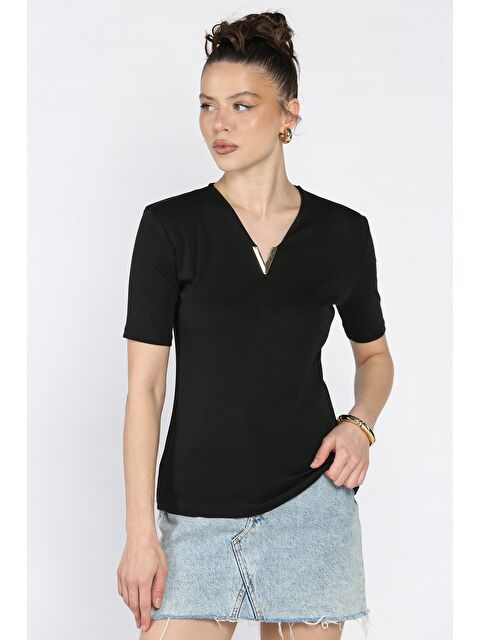 Gülseli Kadın V Yaka Gold Toka Detaylı Elastanlı Bluz - S000379920-19351