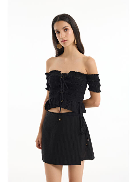 QUZU Kuş Gözü Bağlamalı Düşük Omuz Bluz Siyah - S000388809-19351