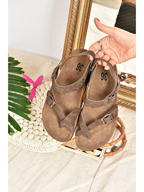 Fox Shoes Kahverengi Süet Kadın Sandalet H777786002