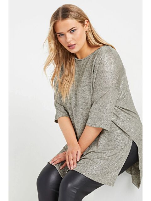 Stil Diva Büyük Beden Bisiklet Yaka Yarım Kollu Yırtmaçlı Parlak Görünümlü Bluz 303613 - S000317530-20600