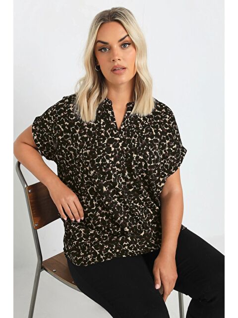 Stil Diva Büyük Beden Çentik Yaka Kısa Kollu Leopar Desenli Bluz 322198 - S000327532-19351