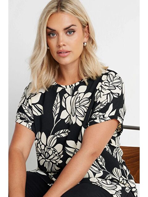 Stil Diva Büyük Beden Kısa Kollu Bisiklet Yaka Çiçek Desenli Bluz 322001 - S000355408-19351