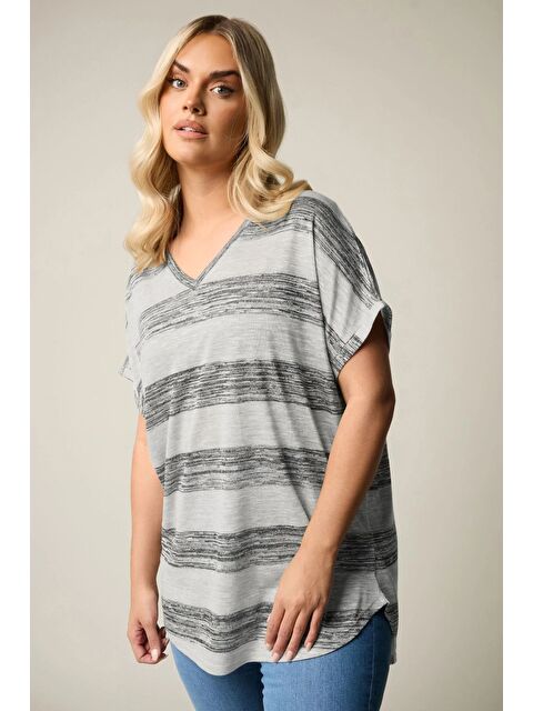 Stil Diva Büyük Beden Kısa Kol V Yaka Eteği Oval Kesim Çizgili Bluz 303993 - S000360153-20600