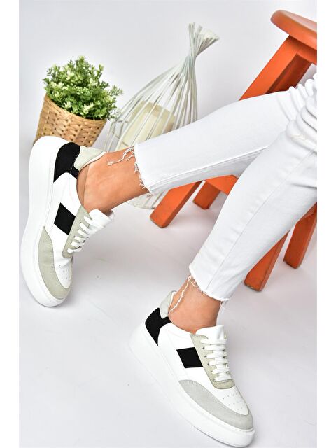 Fox Shoes P274048809 Beyaz/Siyah Kadın Sneakers