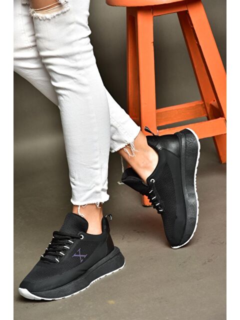 Fox Shoes P848531504 Siyah/Beyaz Kadın Sneakers