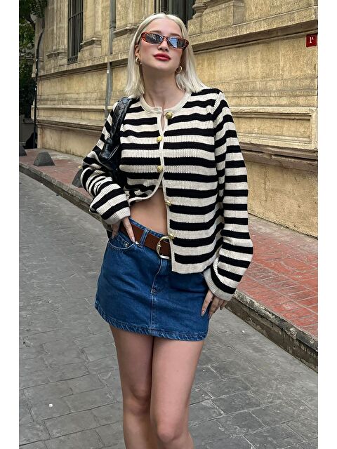 Madmext Bej Çizgili Bisiklet Yaka Gold Düğme Detaylı Cotton Hırka - S000121245-19928