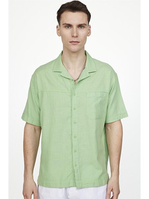 TUDORS Relax Fit Yandan Yırtmaçlı Apaj Yaka Keten Efekt Yeşil Gömlek