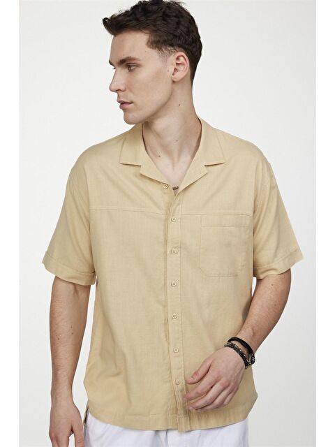 TUDORS Relax Fit Yandan Yırtmaçlı Apaj Yaka Keten Efekt Bej Gömlek